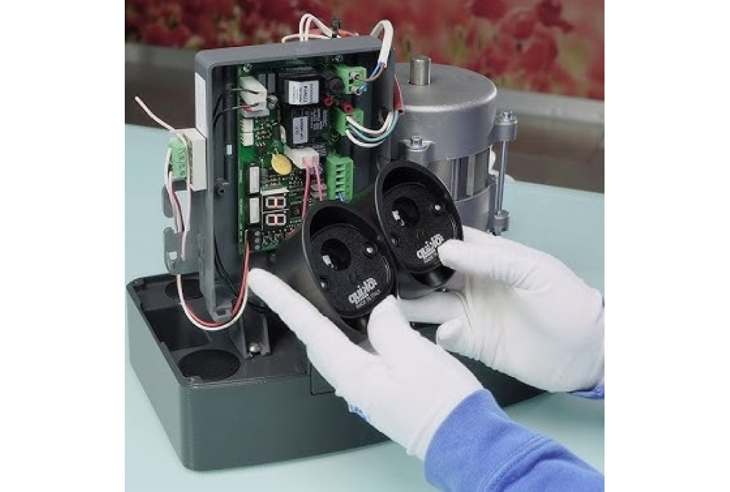 Горизонтальное или вертикальное расположение платы в приводе для откатных ворот: что выбрать? Горизонтальное или вертикальное расположение платы в приводе для откатных ворот: что выбрать?